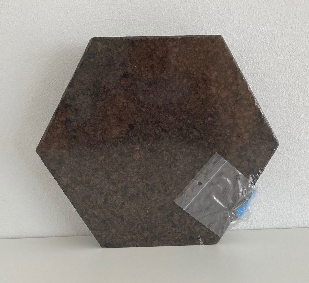 Kurk en PVC Expert uit Dessel - Antwerpen. Uw specialist in kurkvloeren en PVC vloeren. U kan bij ons terecht voor kurkvloeren, ondervloeren, kurkwanden, klikkurk, kurktegels, kurkverf, lijmen, PVC vloeren en alle toebehoren.