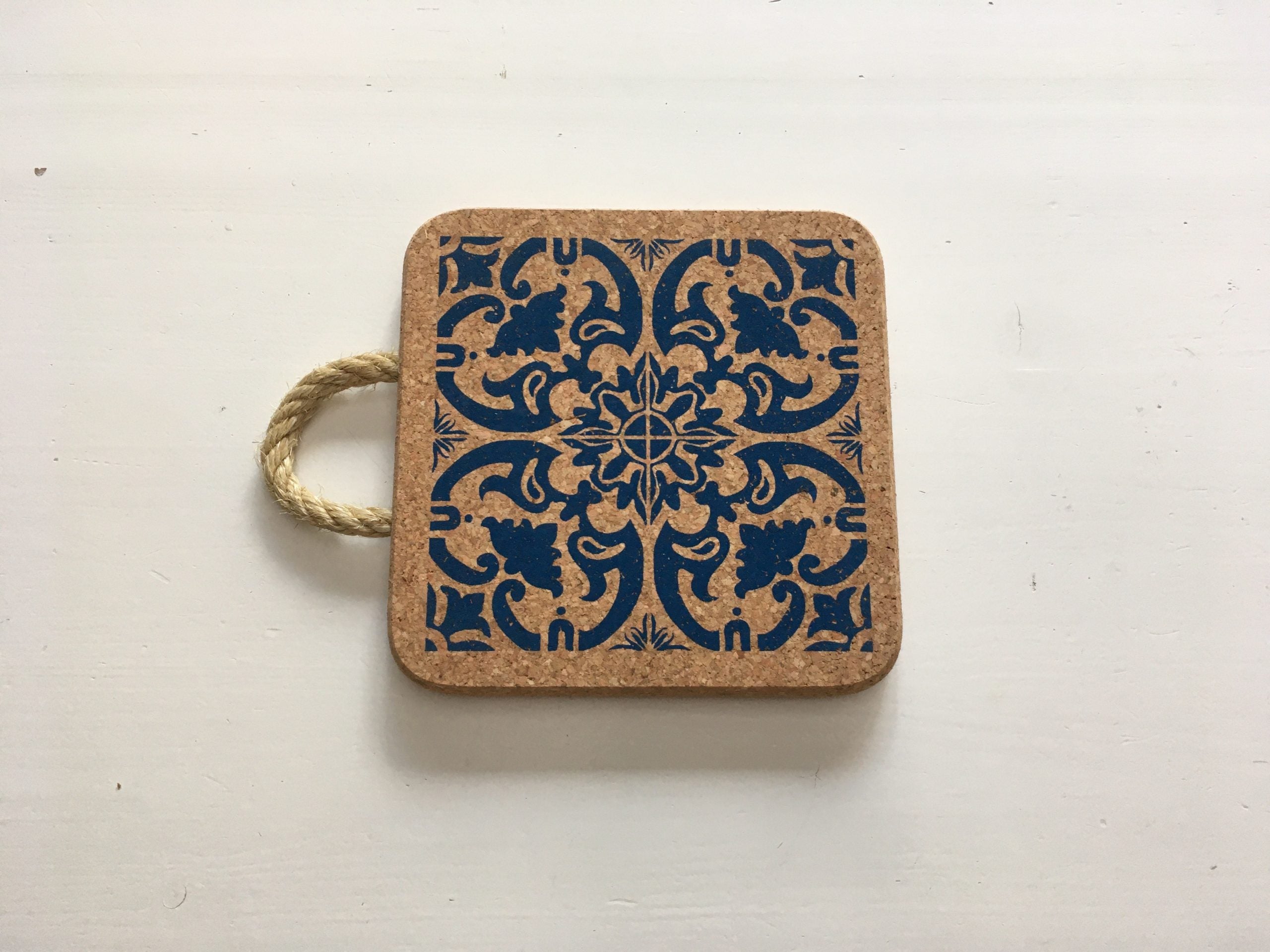 Kurk en PVC Expert uit Dessel - Antwerpen. Uw specialist in kurkvloeren en PVC vloeren. U kan bij ons terecht voor kurkvloeren, ondervloeren, kurkwanden, klikkurk, kurktegels, kurkverf, lijmen, PVC vloeren en alle toebehoren.