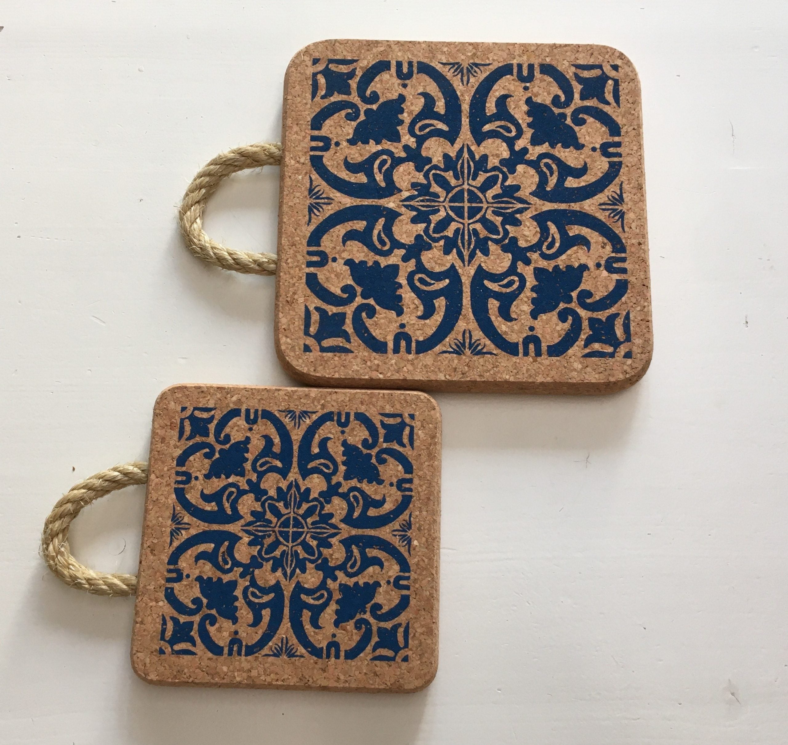 Kurk en PVC Expert uit Dessel - Antwerpen. Uw specialist in kurkvloeren en PVC vloeren. U kan bij ons terecht voor kurkvloeren, ondervloeren, kurkwanden, klikkurk, kurktegels, kurkverf, lijmen, PVC vloeren en alle toebehoren.