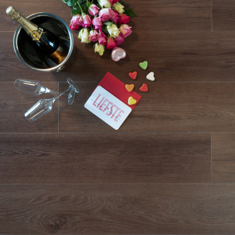 Kurk en PVC Expert uit Dessel - Antwerpen. Uw specialist in kurkvloeren en PVC vloeren. U kan bij ons terecht voor kurkvloeren, ondervloeren, kurkwanden, klikkurk, kurktegels, kurkverf, lijmen, PVC vloeren en alle toebehoren.